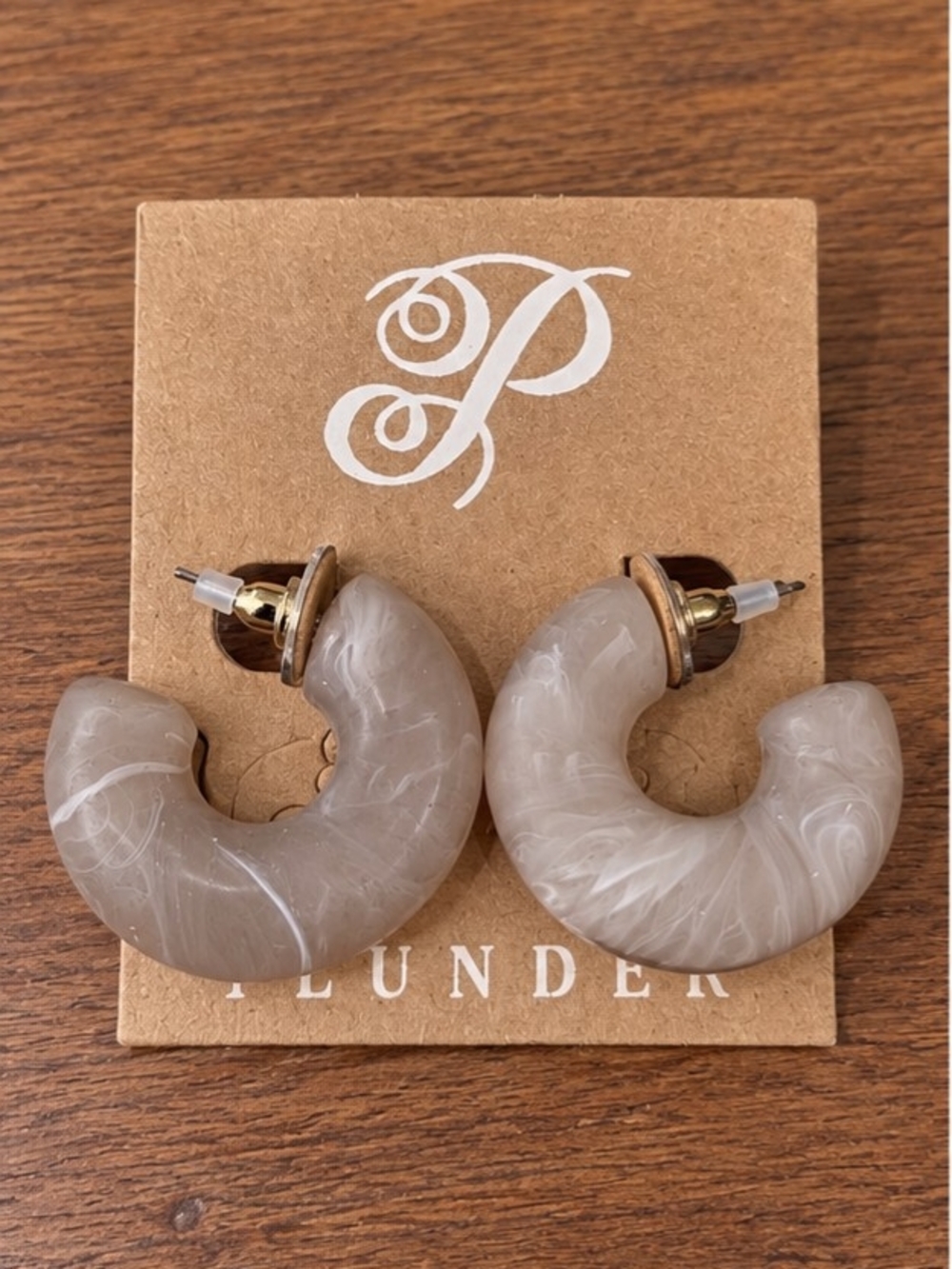 NWT Plunder Chunky Marbled Resin Hoop Earrings Smoky Taupe Beige Swirl